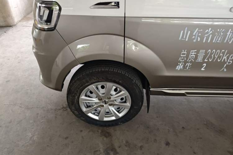 Used Jinbei New Hiace S 2023 1.5L Wealth Edition Van 2/5-Seater Air-Conditioned Model SWC15M