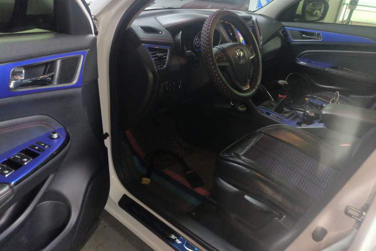 Used Changan CS75 2017 Shangkui Edition 1.5T Manual Fengxiang Model