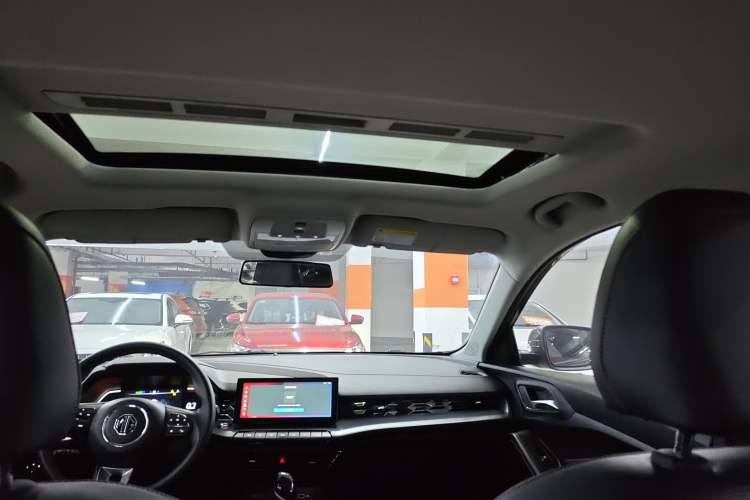 Used MG 5 2021 Revised Version 180 DVVT CVT Youth Luxury Edition Headliner