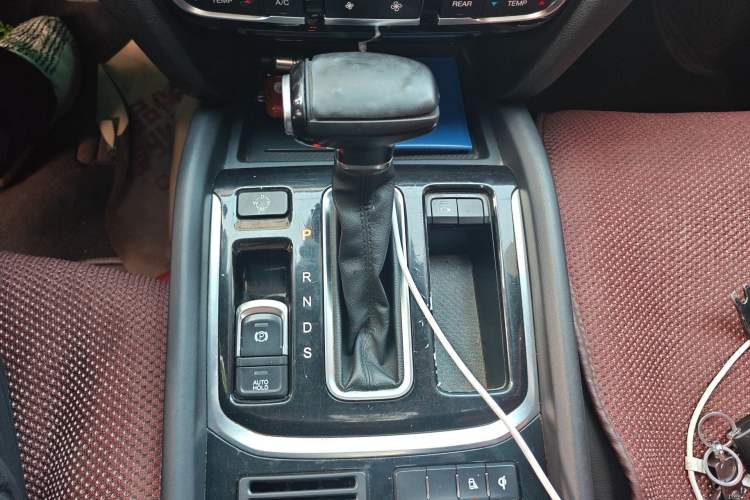 Used GAC Trumpchi GS8 2017 320T Two-Wheel Drive Luxury Smart Connectivity Version (7 Seats) Gear Lever