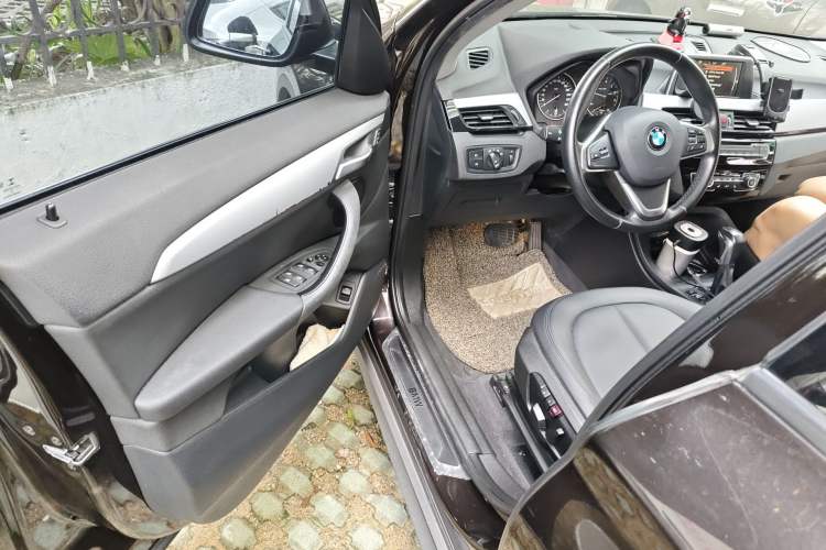 Used BMW X1 2016 sDrive18Li Premium Edition Driver Seat