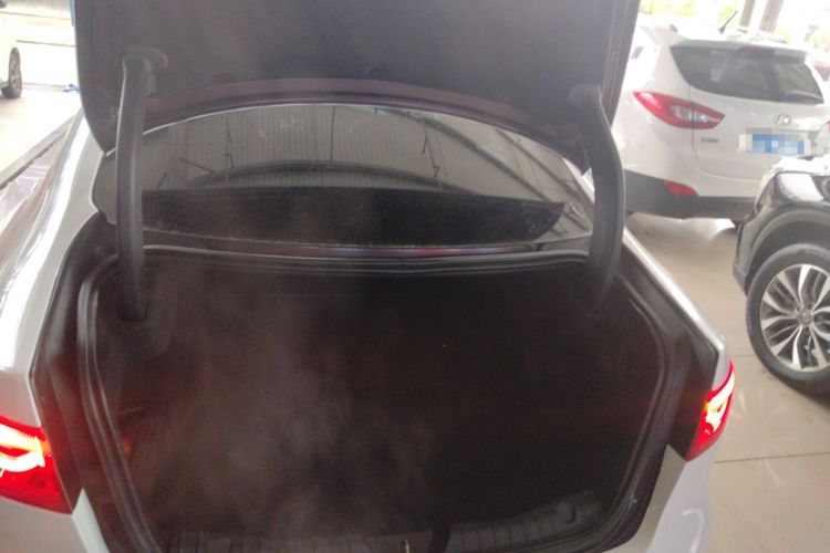 Used Jaguar XF 2016 XF 2.0T Two-Wheel-Drive Luxury Edition Trunk