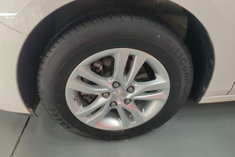 Used Chevrolet Cavalier 2019 320 Automatic Xinyue Edition Left Front Wheel Hub