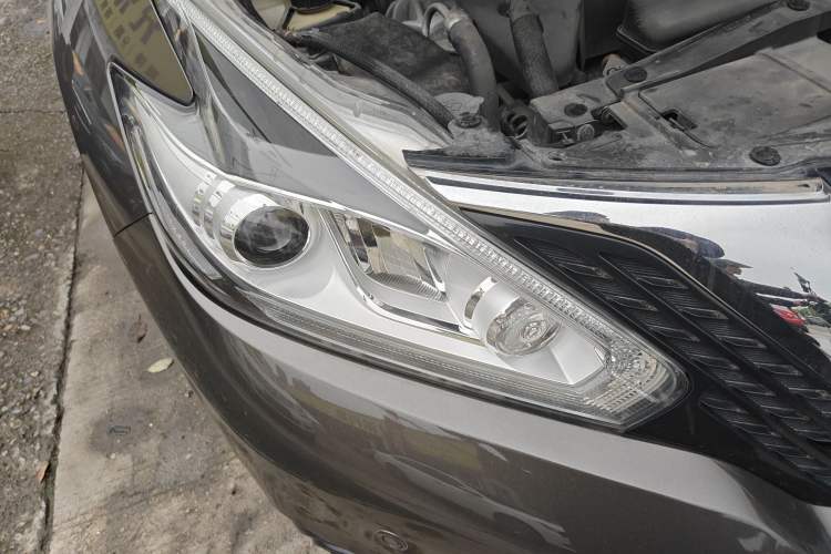 Used Nissan Murano 2017 2.5L XL Two-Wheel Drive Smart Edition Right Front Headlight