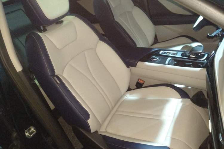 Used Dongfeng Aeolus Huge 2022 Mach Dual-Motor 1.5T MHD Dare-to-Dream Edition