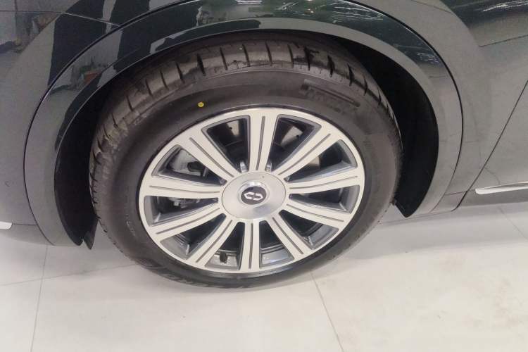 Used Hima AITO M8 2025 Extended-Range Max+ Version 53.4 kWh 5-Seater Edition Exterior 4