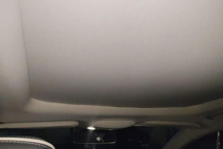 Used Ford Edge 2016 EcoBoost 330 V6 Four-Wheel-Drive Flagship Model with 7 Seats Headliner