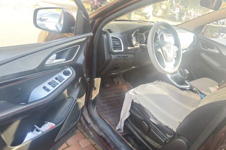 Used Baojun 560 2015 1.8L manual Comfort trim level