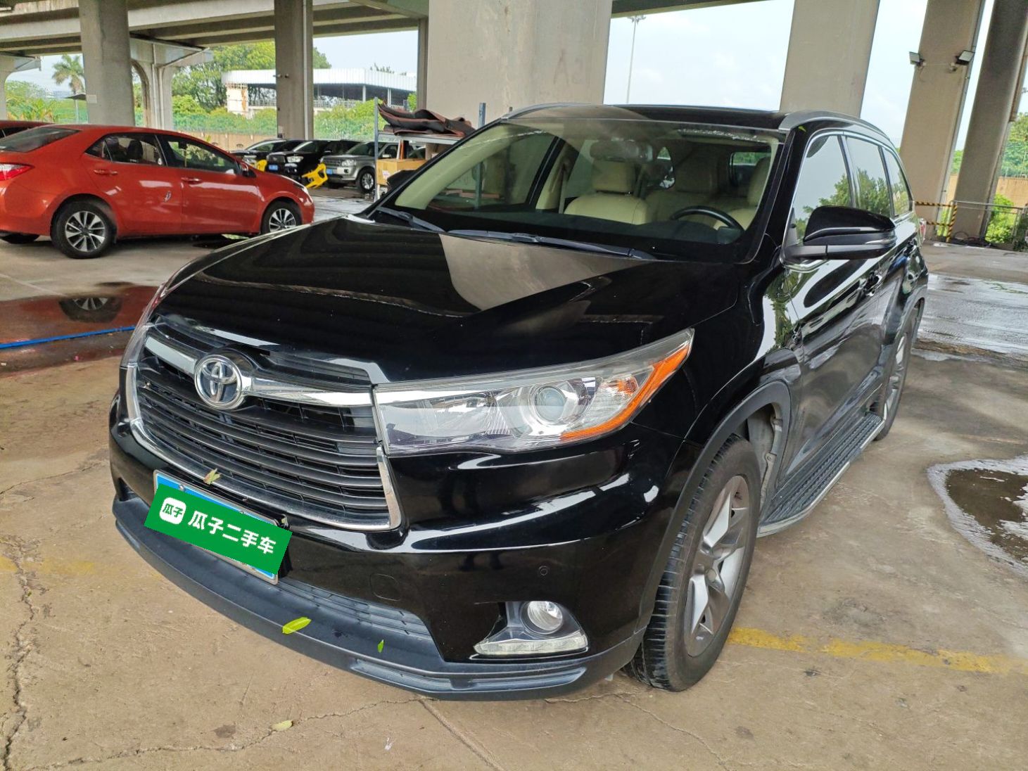 تحت مقدمة السيارة