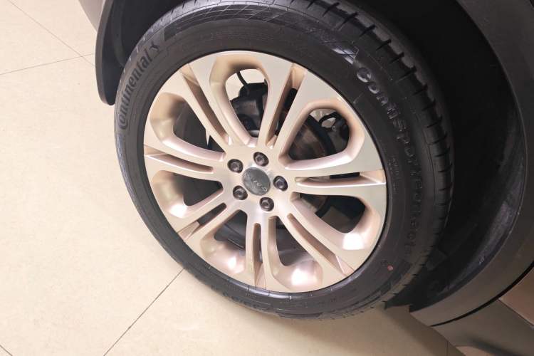 Used Lynk & Co 01 2017 2.0T Two-Wheel Drive Pro Edition Right Rear Wheel Hub