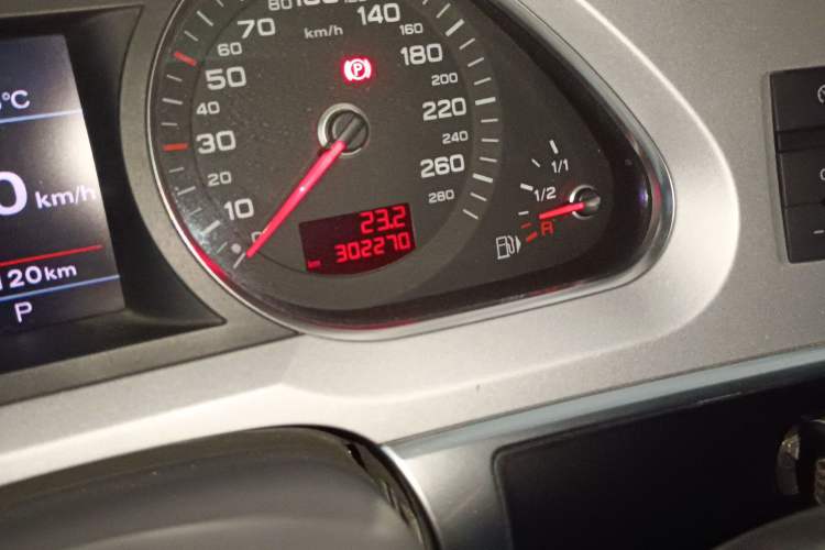 Used Audi A6L 2009 2.4L Technology version Odometer Close Up