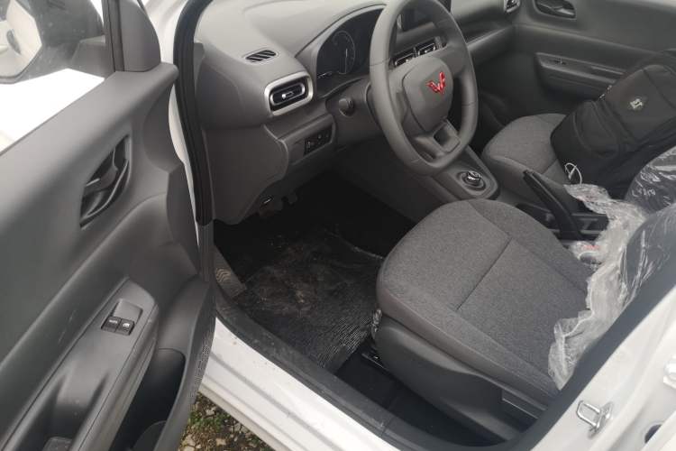 Used Wuling Hongguang New Energy 2025 Extended-Range Hybrid 50 km Standard Version Driver Seat