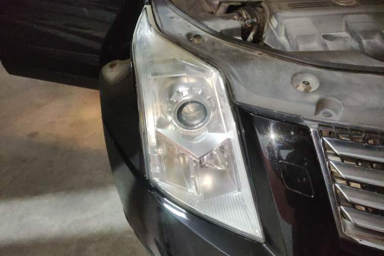 Used Cadillac SRX 2013 3.0L Comfort Model Right Front Headlight
