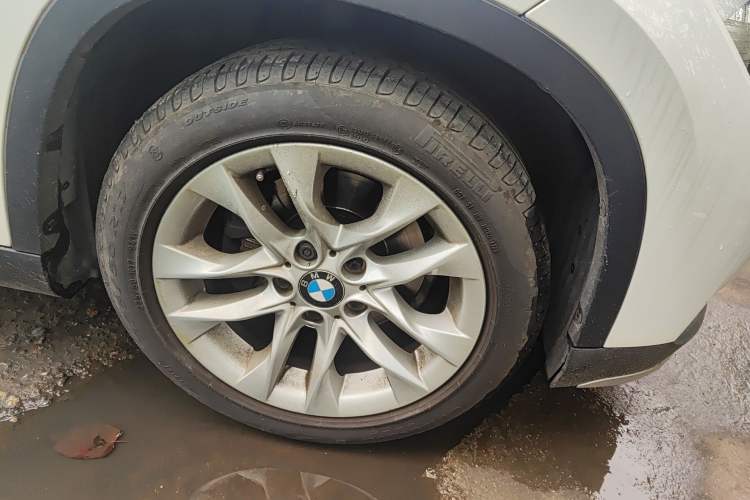 Used BMW X1 2015 sDrive18i Fashion Upgrade Edition Right Front Wheel Hub