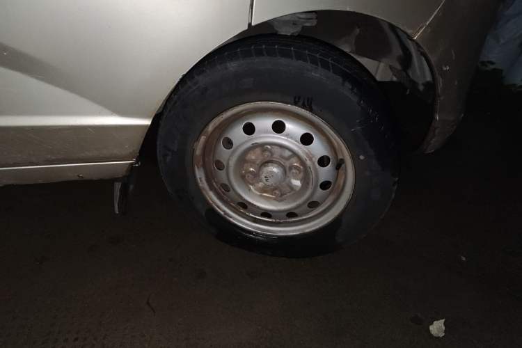 Used Wuling Rongguang 2014 1.2L S Base Model Right Front Wheel Hub