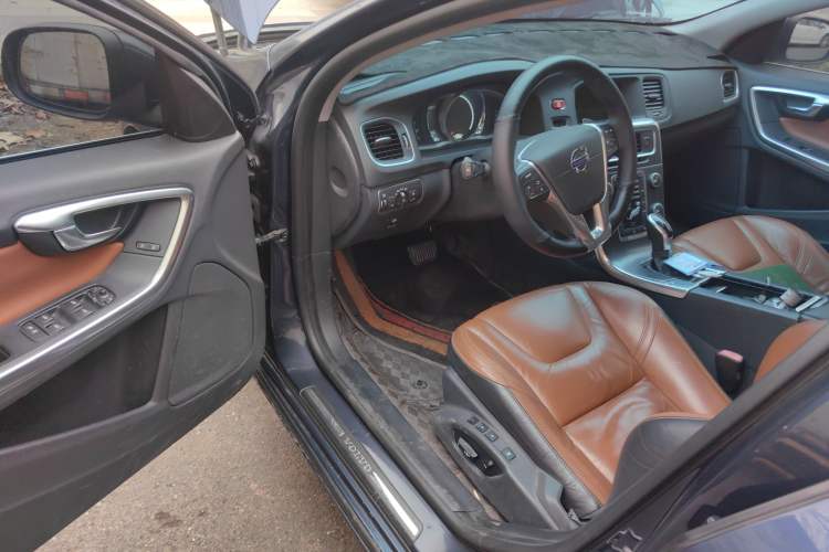 Used Volvo V60 2014 T5 Zhiya Edition