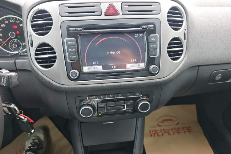 Used Volkswagen Tiguan 2010 1.8 TSI Automatic All-Wheel Drive Fashion Edition Audio And AC Panel