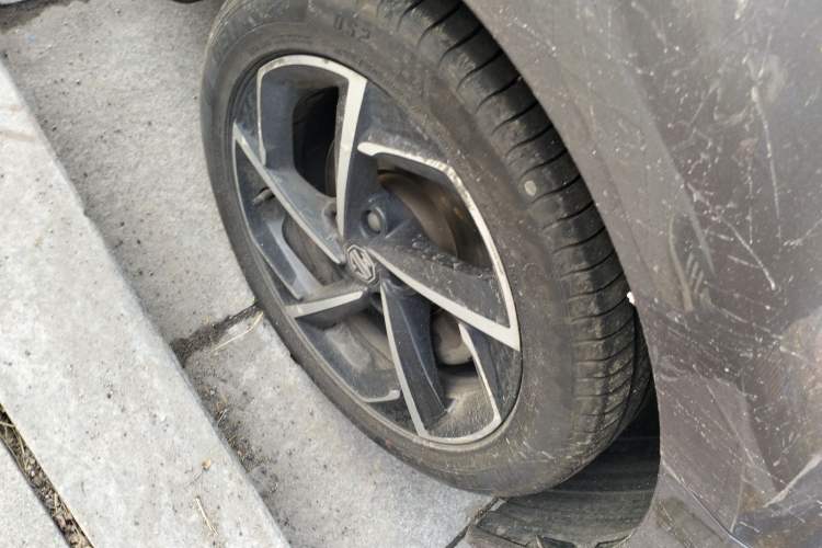 Used MG 5 2021 300TGI DCT Elegant & Trendy Edition Right Front Wheel Hub