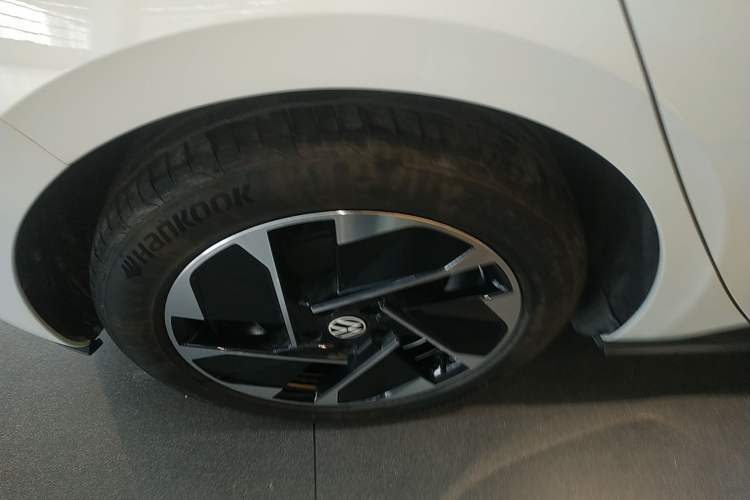 Used Volkswagen ID.3 2024 Outstanding Edition Right Rear Wheel Hub