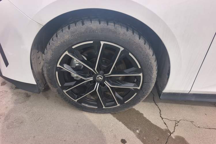 Used Changan UNI-V iDD 2024 Blue Whale Smart Electric iDD 136km Luxury Model