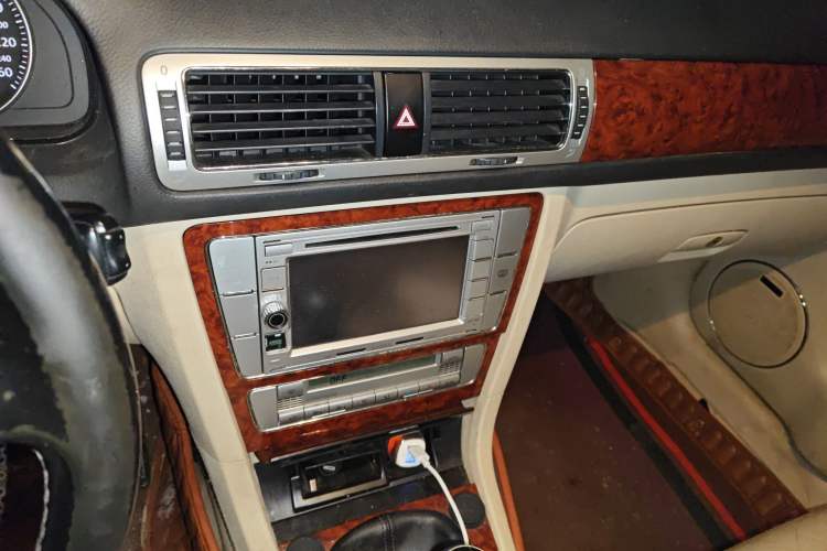 Used Volkswagen Passat 2011 2.0L Manual Luxury Version
