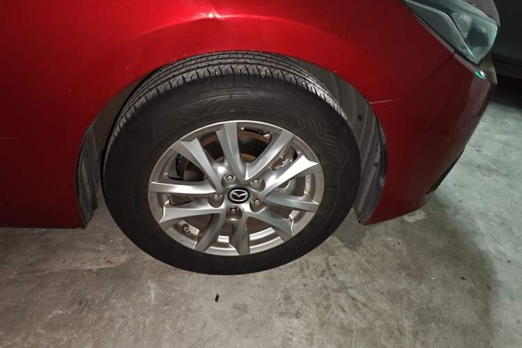 Used Mazda 3 Axela 2014 Sedan 1.5L Automatic Comfort Model