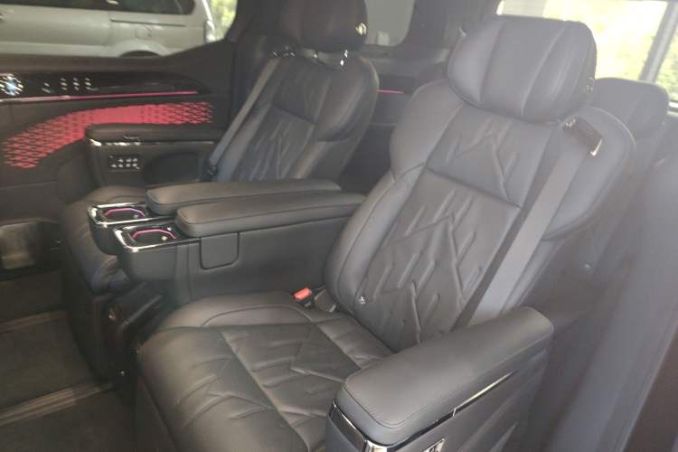 Used Zeekr 009 2024 Six-Seat Executive Version 4WD 108 kWh Left Rear Seat