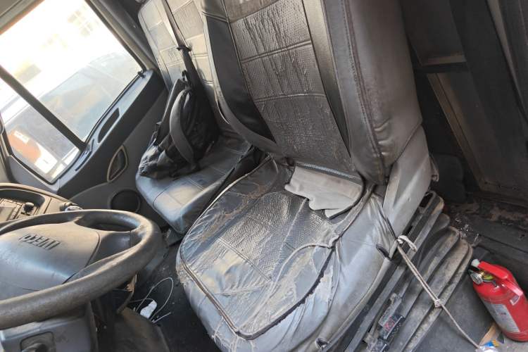 Used Iveco Power Daily 2012 2.5T-A32 Base Version Left Front Seat