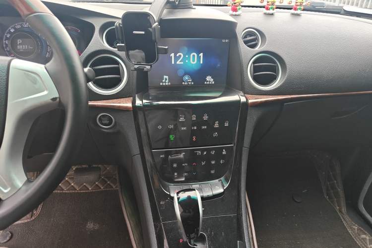 Used Luxgen Great 7 SUV 2016 2.2T Two-Wheel-Drive Smart Version Audio And AC Panel