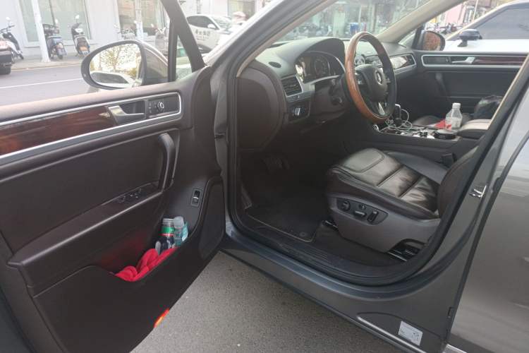 Used Volkswagen Touareg 2011 3.0 TDI Diesel Standard Version Driver Seat