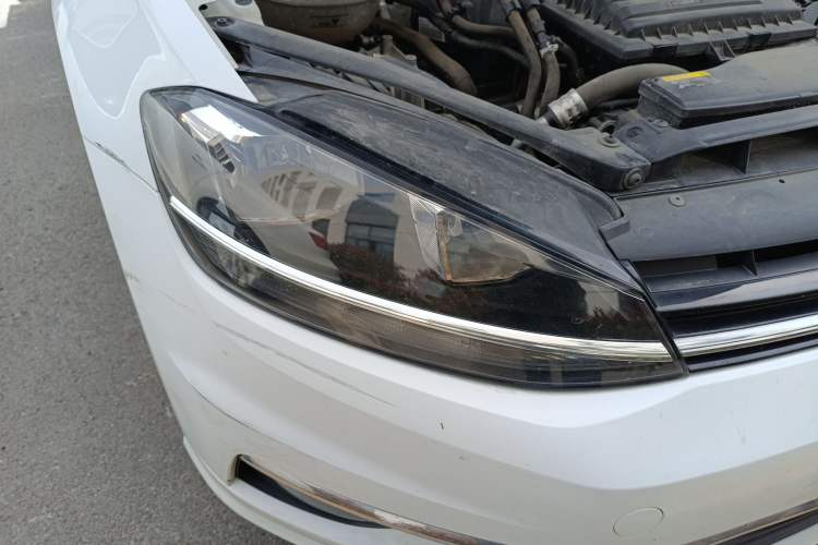 Used Volkswagen Golf 2018 230TSI Automatic Comfort Model Right Front Headlight