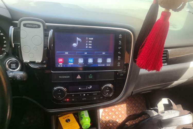 Used Mitsubishi Outlander 2016 2.4L 4x4 Elite Edition 5 Seats Audio And AC Panel