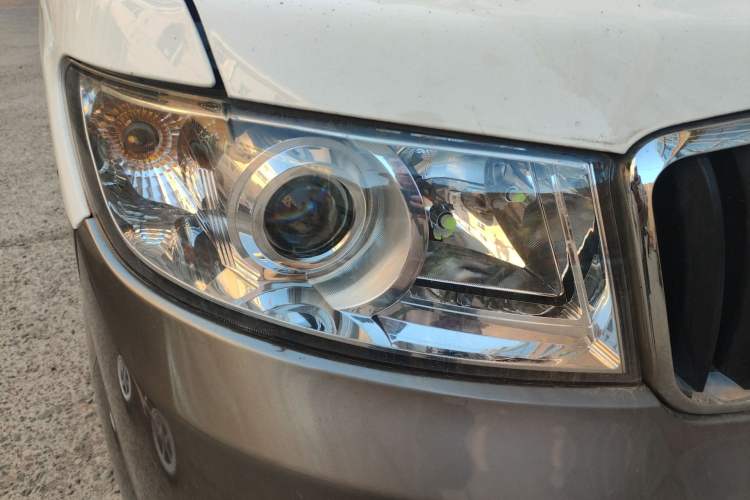 Used Jinbei New Hiace X30L 2021 1.5L Business-Grade Bus Non-Air-Conditioned Version China VI Standard SWC15M Right Front Headlight