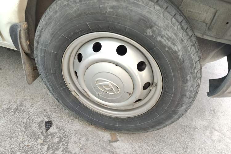 Used SAIC MAXUS Xintu V80 2019 2.5T Classic 6-Speed Manual Van Short Wheelbase Mid-Roof Design 2/3 Seats