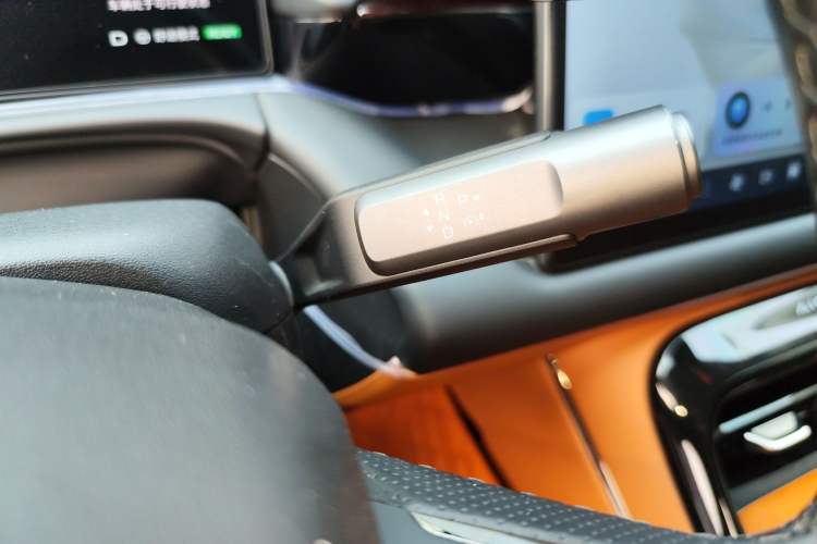 Used AION V 2024 Aion Tyrannosaurus 650 Smart Luxury Edition