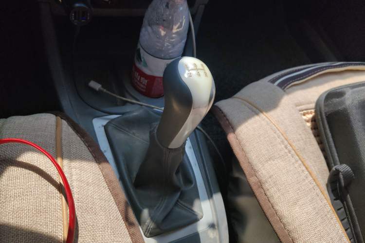 Used Chery Cowin 2 2012 1.5L Manual Comfort Edition Gear Lever