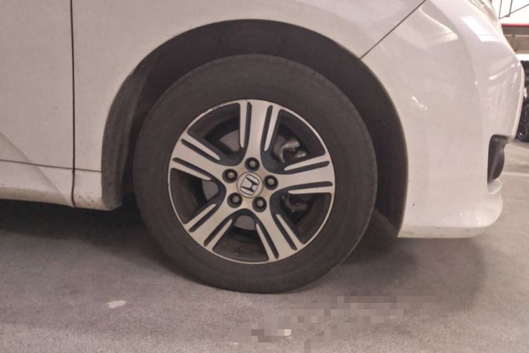 Used Honda Odyssey 2017 2.4L Comfort Edition Right Front Wheel Hub