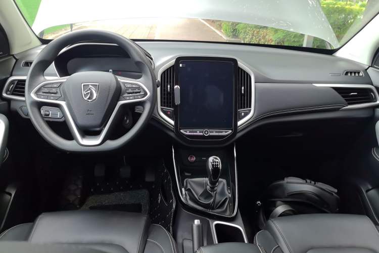 Used Baojun 530 2021 Global Car Anniversary Edition 1.5T Manual Luxury Model 6 Seats