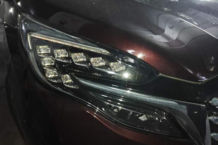 Used Buick GL8 2022 Facelifted Avenir Aivia 7-Seater Premium Edition Right Front Headlight