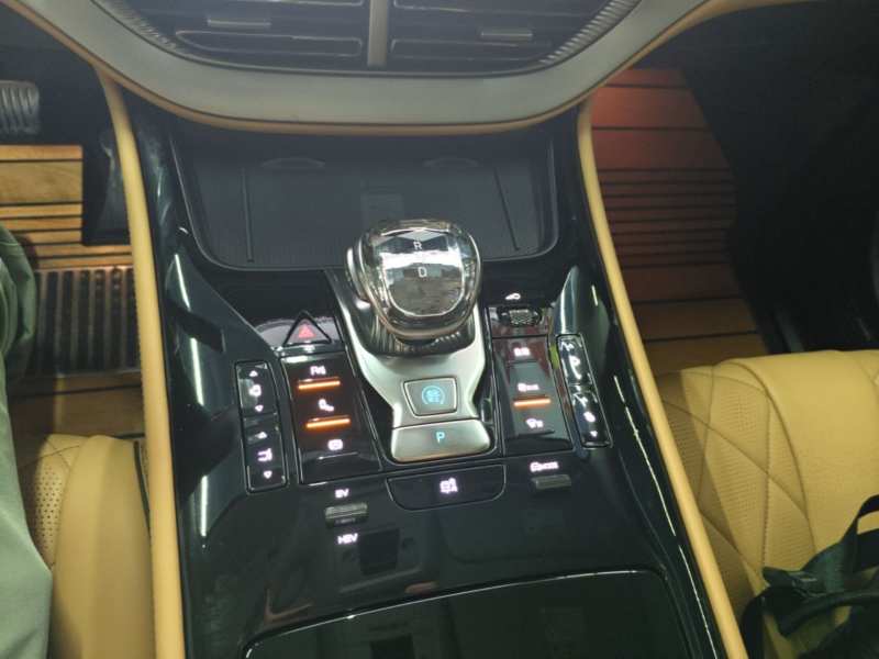 Used Denza D9 2024 DM-i 980 Four-Wheel Drive Prestige Model – Executive — 13