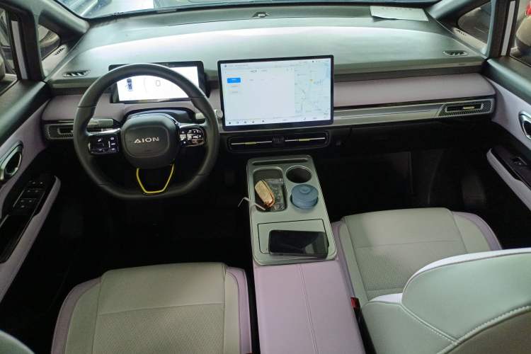 Used AION Y 2022 Plus 70 Smart Edition Center Console