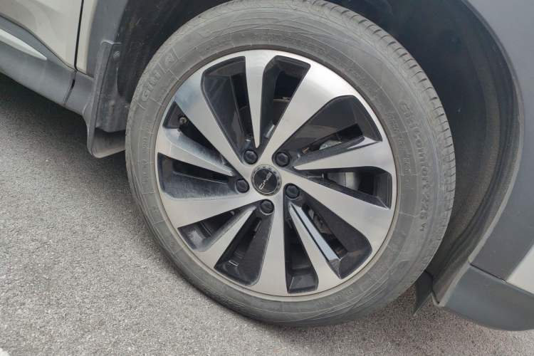 Used BYD Song PLUS New Energy 2024 Honor Edition EV 520km Premium Model Right Front Wheel Hub