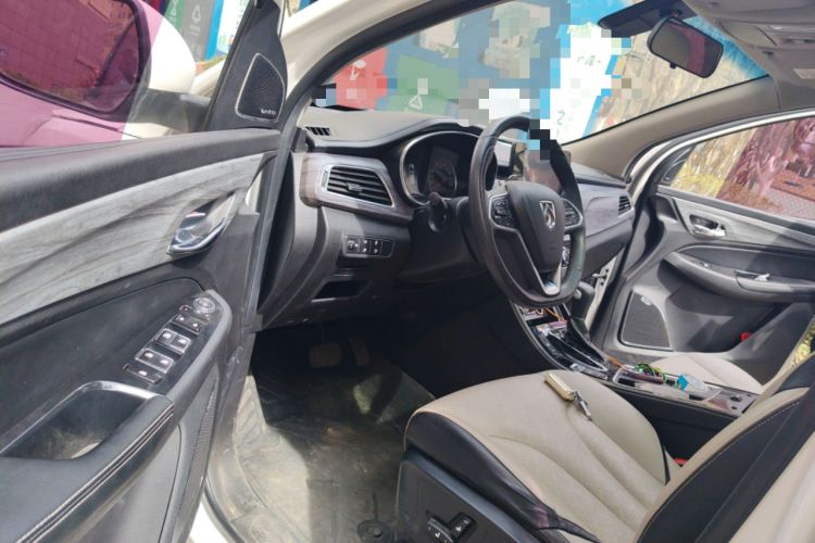 Used Baojun 730 2017 1.5T DCT Flagship Model 7 Seats China V Emission Standard Driver Seat