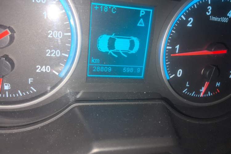 Used Brilliance H530 2017 1.6L Automatic Comfort Model Odometer Close Up