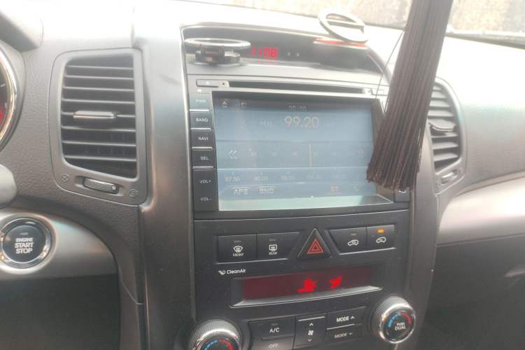 Used Kia Sorento 2012 2.4L Gasoline Luxury Edition Audio And AC Panel