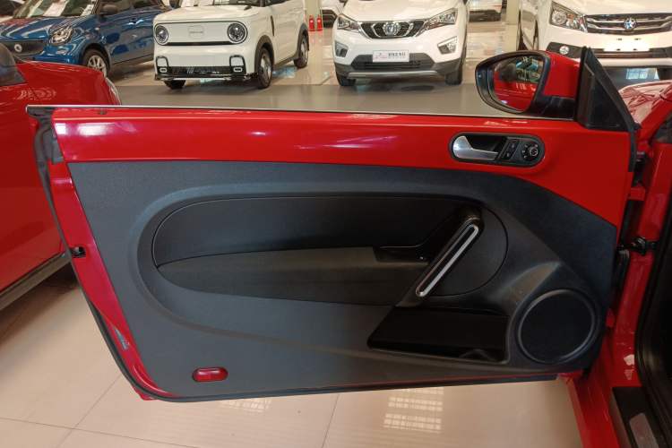 Used Volkswagen Beetle 2015 180TSI model
