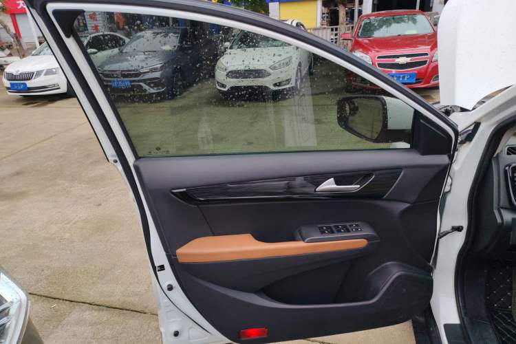 Used Dongfeng Fengdu MX5 2017 2.0L Automatic Urban Edition
