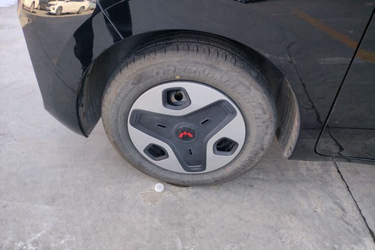 Used Wuling Zhiguang New Energy 2025 Comfort Model Left Front Wheel Hub