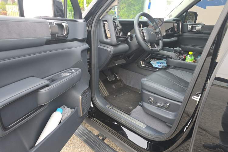 Used Formula Leopard 5 2023 Navigator Edition Driver Seat