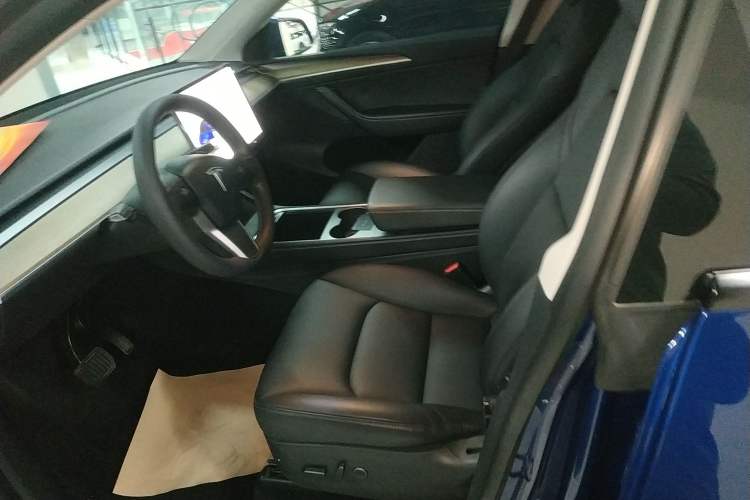 Used Tesla Model Y 2021 Long-Range All-Wheel-Drive Version 3D7